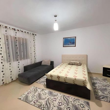 Guri Guest House Pogradec Eksteriør bilde