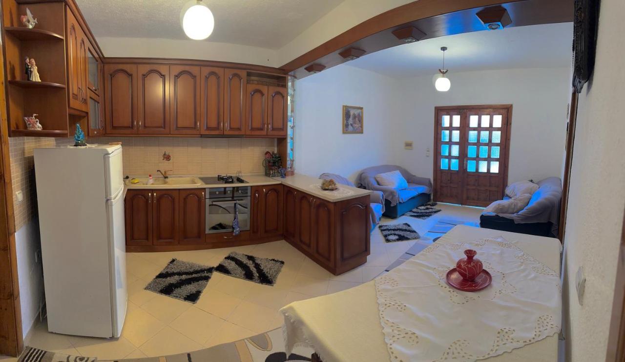 Guri Guest House Pogradec Eksteriør bilde