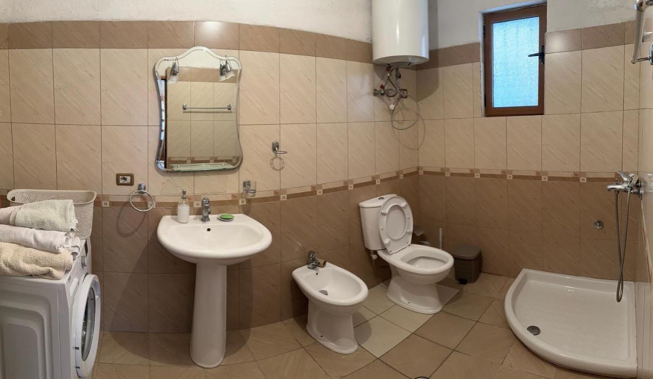 Guri Guest House Pogradec Eksteriør bilde