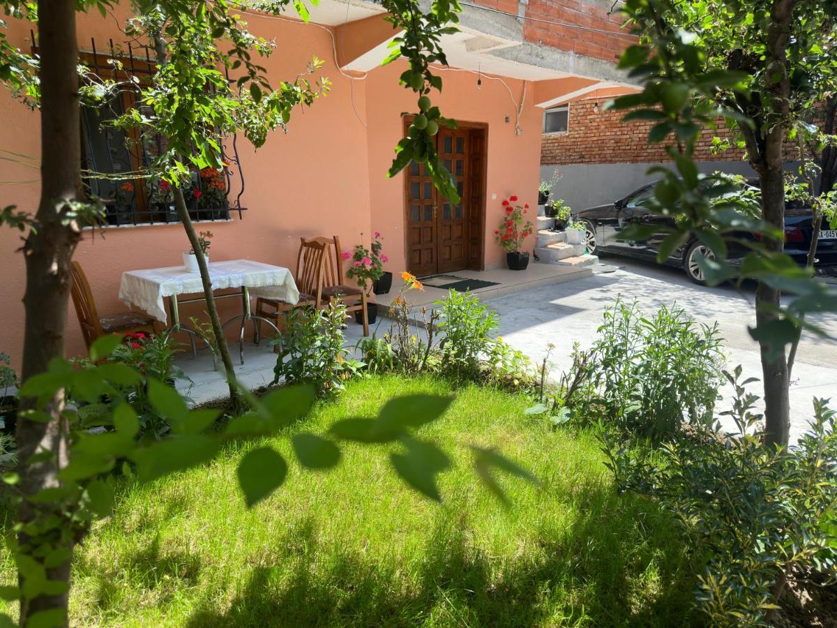 Guri Guest House Pogradec Eksteriør bilde