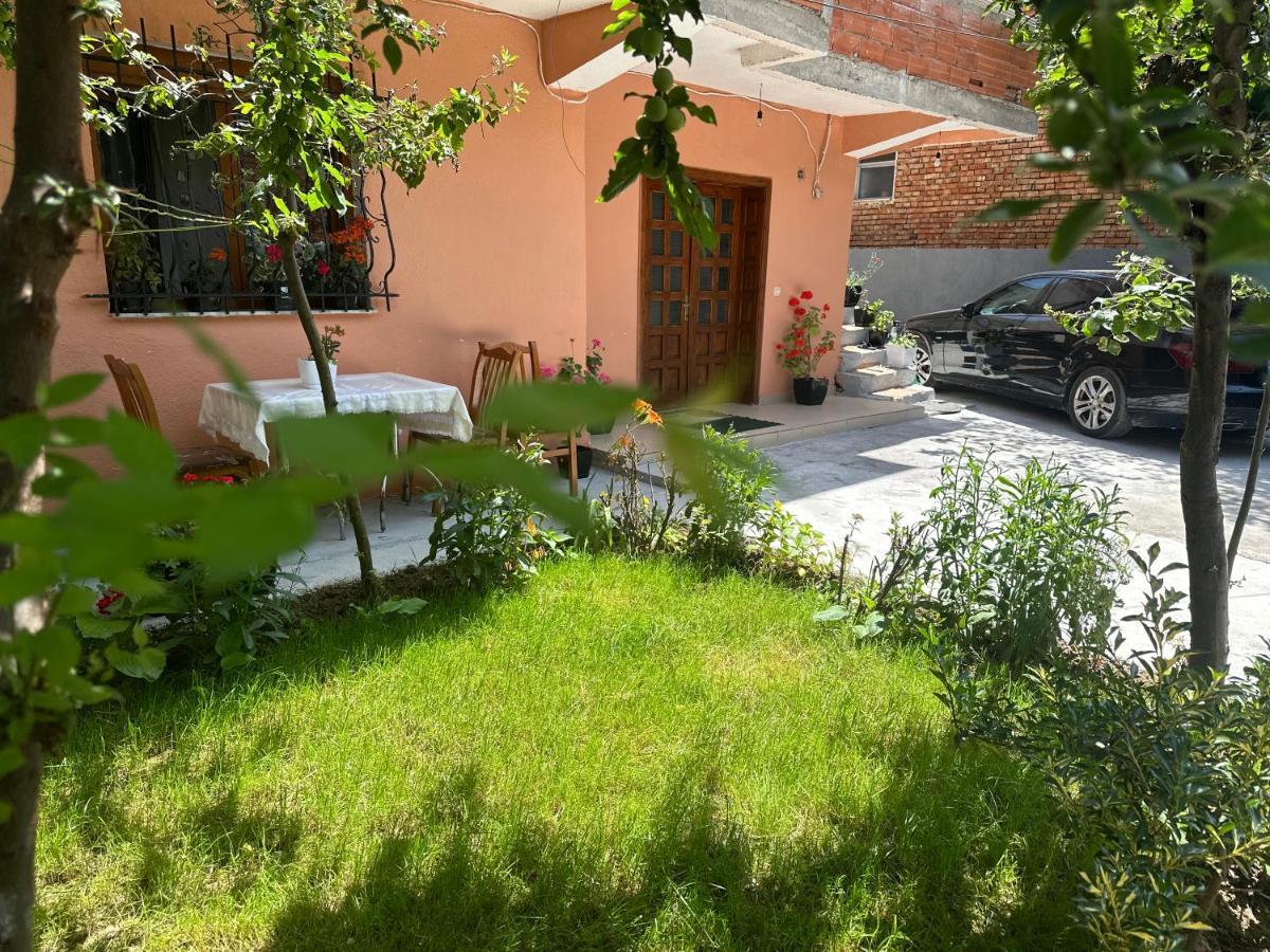Guri Guest House Pogradec Eksteriør bilde