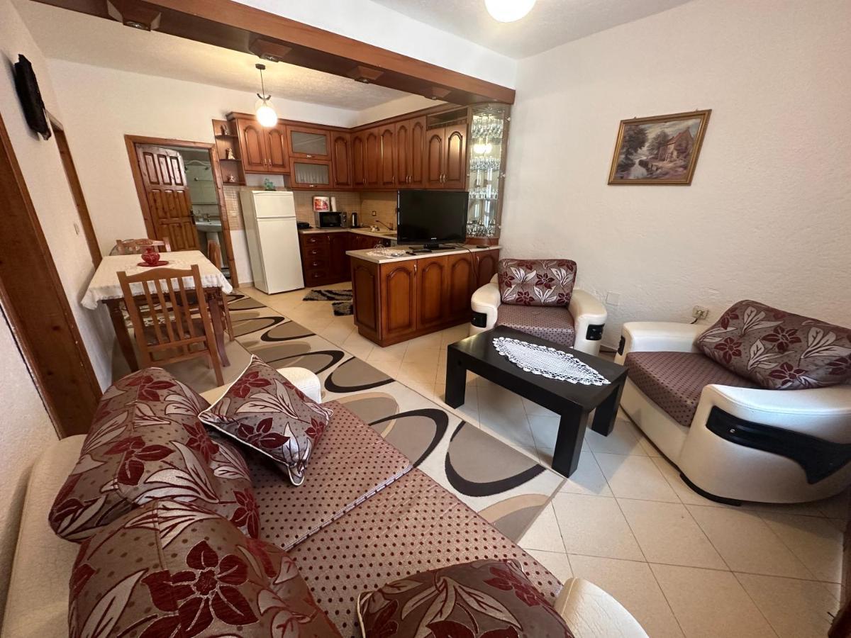 Guri Guest House Pogradec Eksteriør bilde