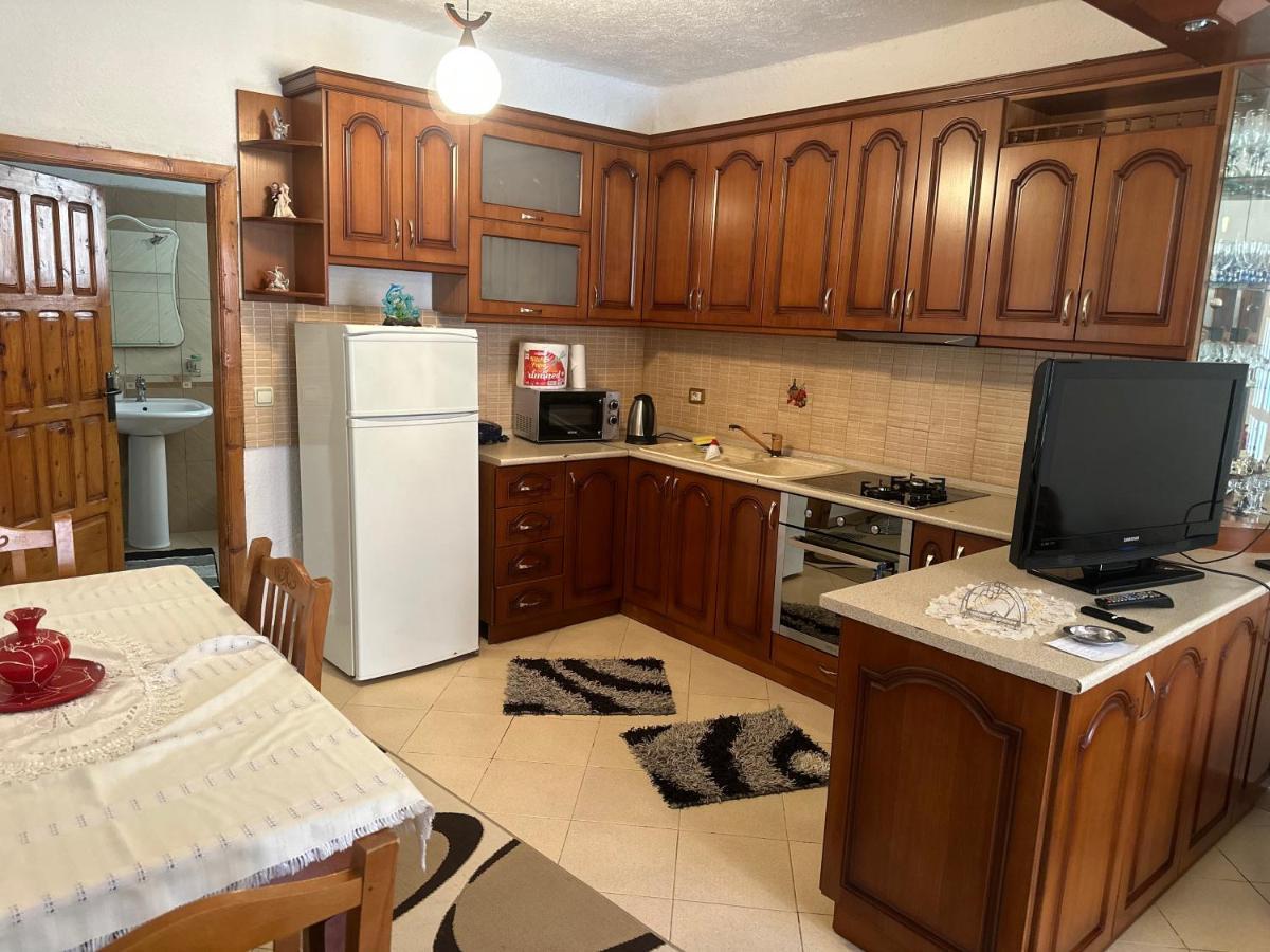 Guri Guest House Pogradec Eksteriør bilde