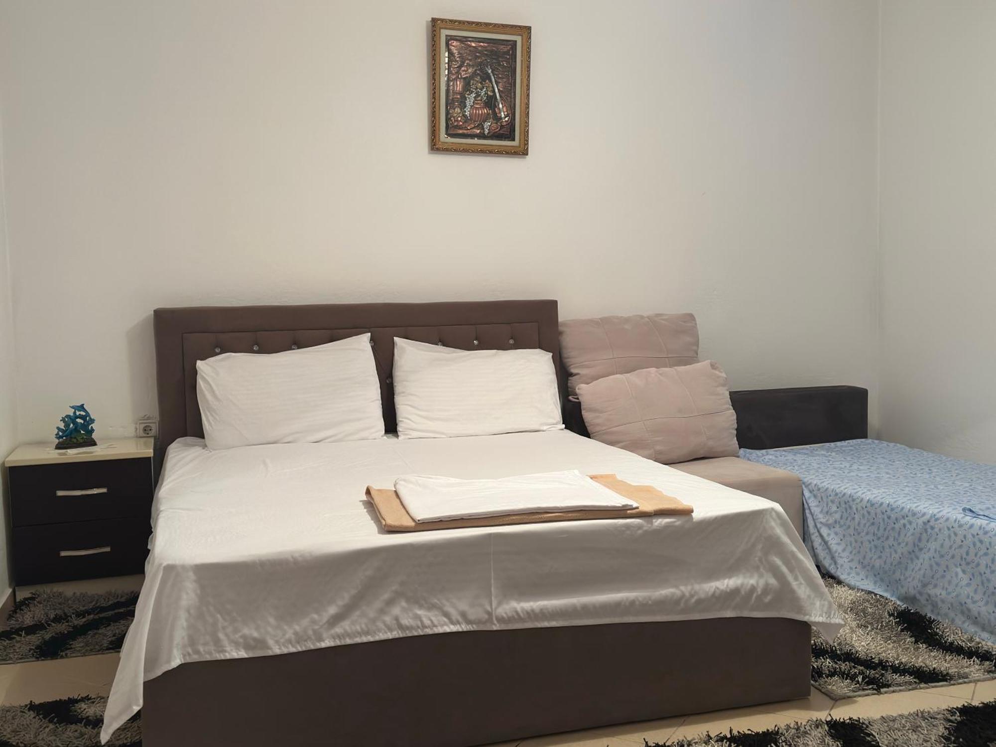 Guri Guest House Pogradec Eksteriør bilde